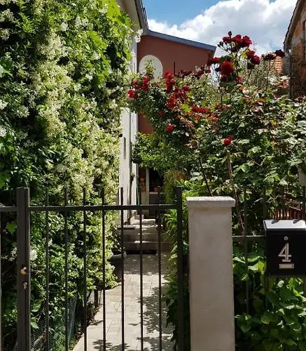 J&m Gostinjska kuća 4*